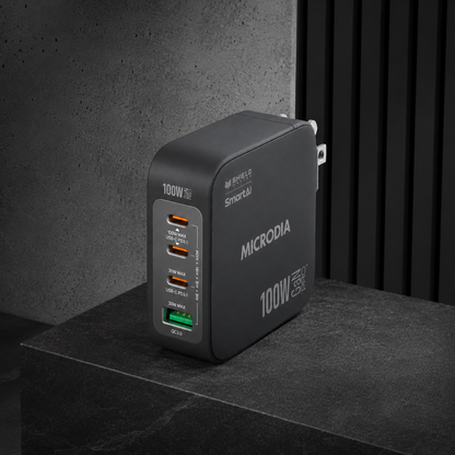 Cargador de pared GaN de 100 W con tres puertos USB-C y un puerto USB-A