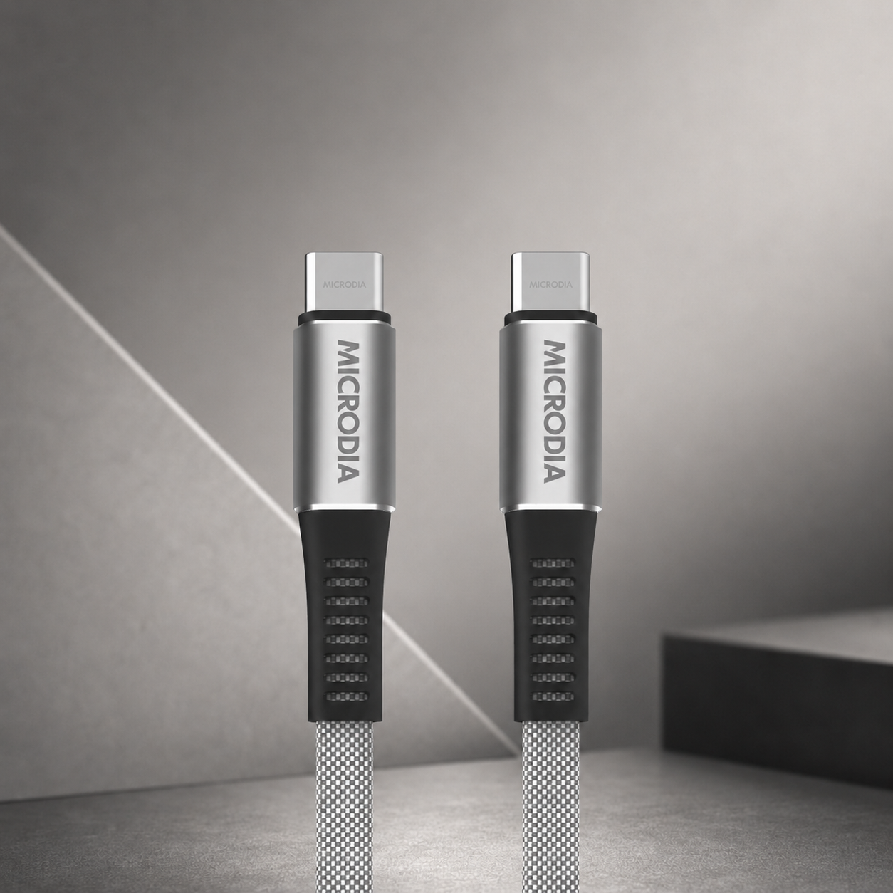 Cable USB-C a USB-C MICRODIA ExeCable Shoelace de 2.6 m en color gris